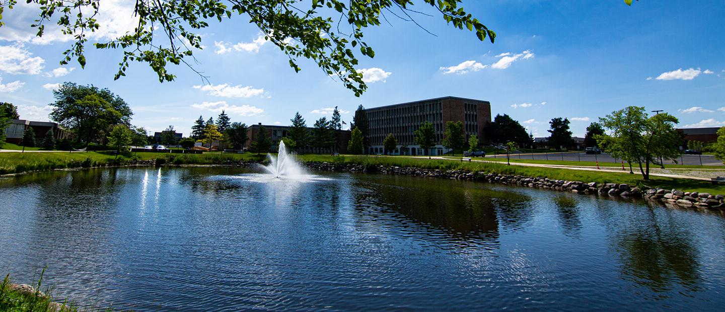 Bear Lake on Oakland University's campus in summer.